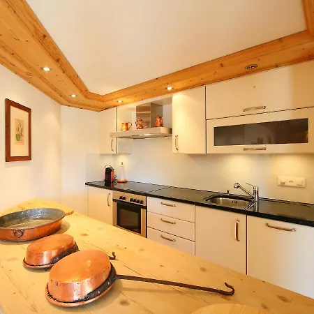 Lägenhet Chesa Suel Muot By Interhome